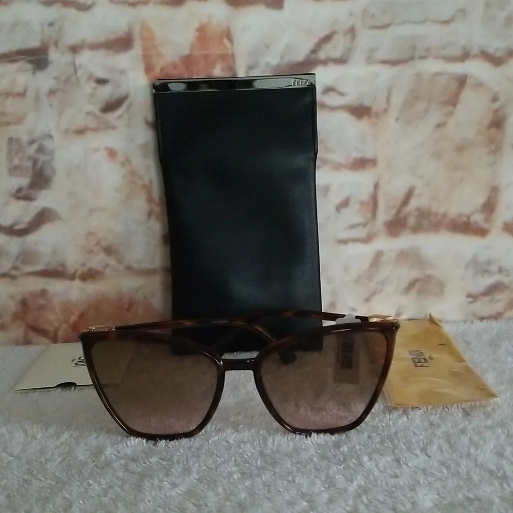 New Fendi Injection Plastic Cat-Eye Sunglasses - Picture 2 of 16